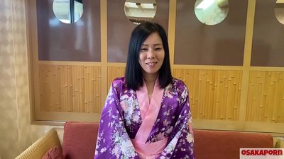 En 41-årig japansk fru bedrar sin man och pojkarna har sex för pengar. Asiatisk slyna älskar svart hårig fitta sex, tatueringar och avsugningar. onanerar stående doggy IFOM OSAKAPORN